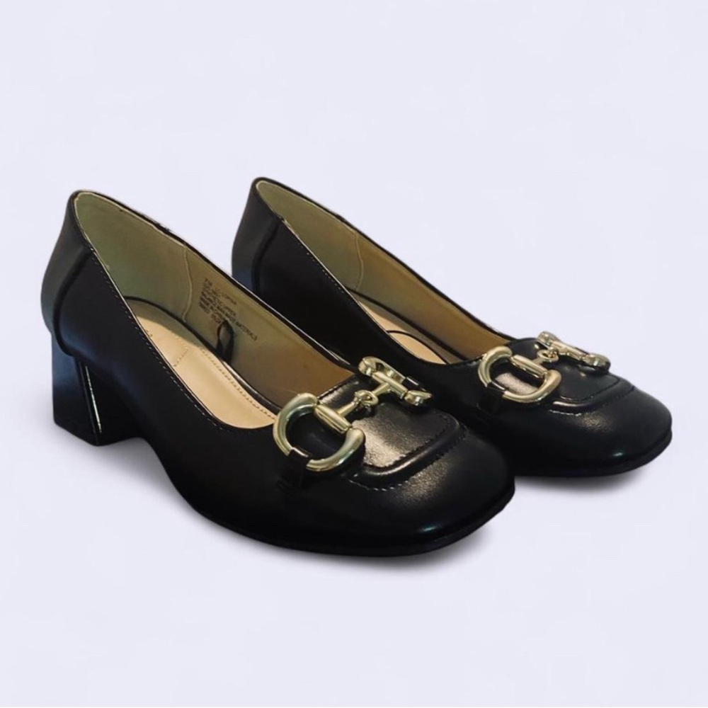 Liz Claiborne Black and Gold Flats with Gold Accents